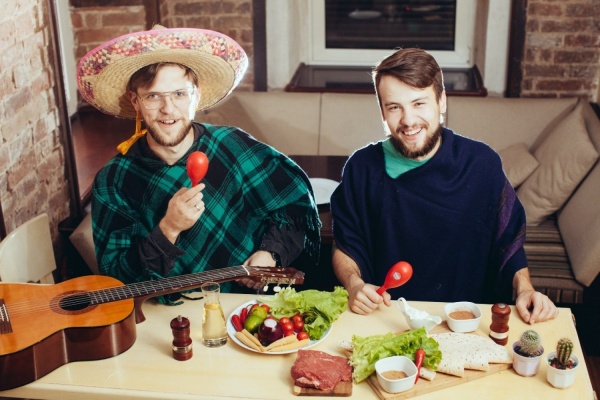 В мужской праздник екатеринбуржцы вооружатся сковородками и приготовят для женщин блюда изысканной полевой кухни