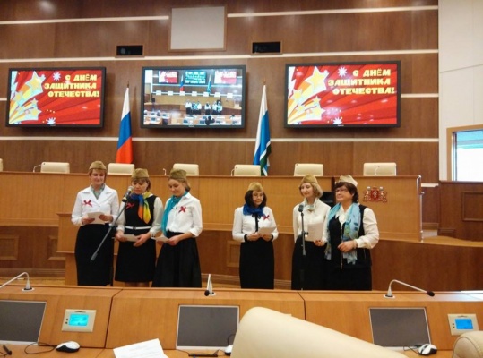 Без фуршетов и дорогостоящих артистов! В кризис свердловское заксобрание решило сэкономить на подарках мужчинам