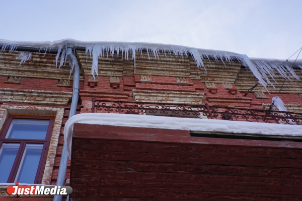 Якоб распорядился усилить борьбу с наледью и сосульками