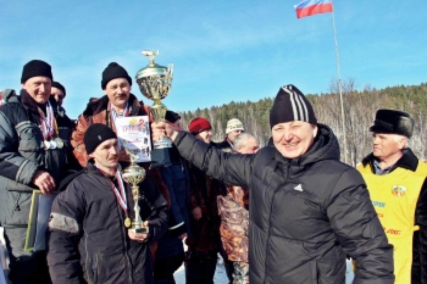 Свердловчане наварили для депутата Абзалова ухи - Фото 1