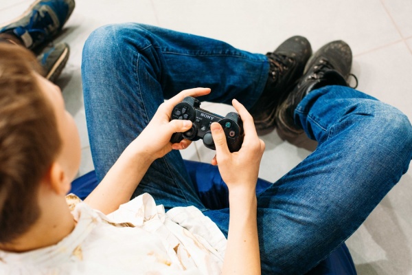 Тысячи уральцев стреляли и дрались в эти выходные на соревнованиях по киберспорту