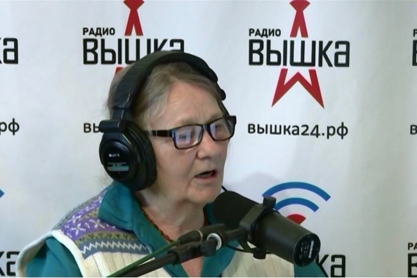 Новости из мира звезд и домашняя выпечка. В эфир екатеринбургского молодежного радио выходит 74-летний диджей