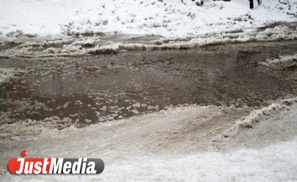 В Заречном минувшей ночью прорвало холодное водоснабжение