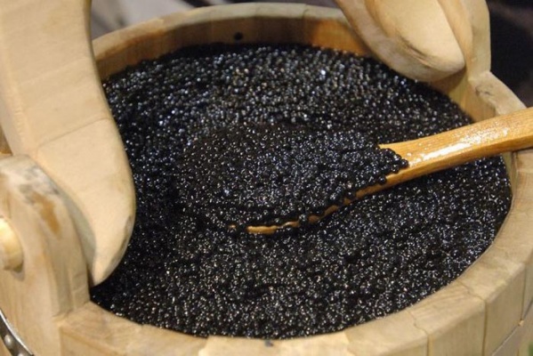 Екатеринбуржцам в кризис предлагают отведать черной икры