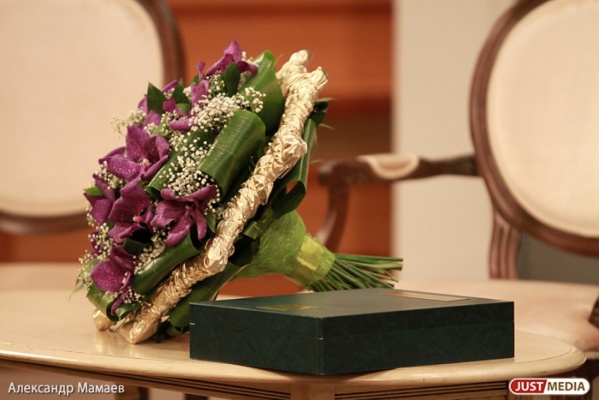 Евгений Куйвашев вручил губернаторские премии 50 лучшим учащимся области - Фото 1