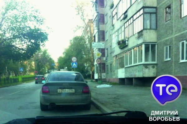 Осеннее обострение? В разных районах Екатеринбурга мужчина и женщина выпали из окон - Фото 1