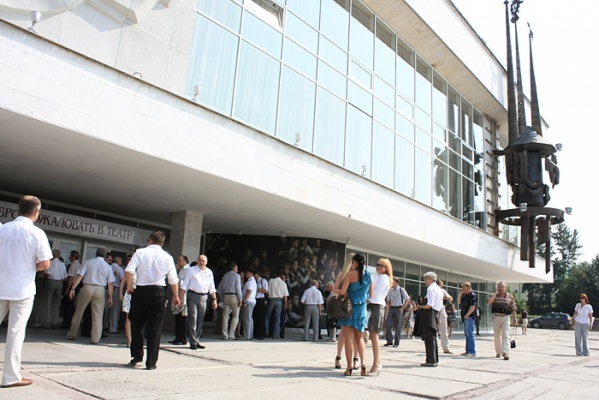 Труппа ТЮЗа начнет репетиции на площадке реконструированного театра уже в октябре - Фото 1