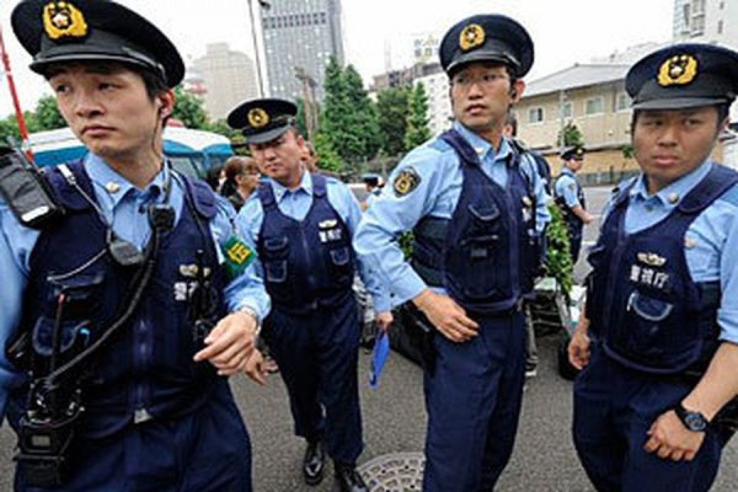 Форма полиции японии. Полицейские японки. Полицейская форма в японии. Полицейская форма в японии. Полиция японии.