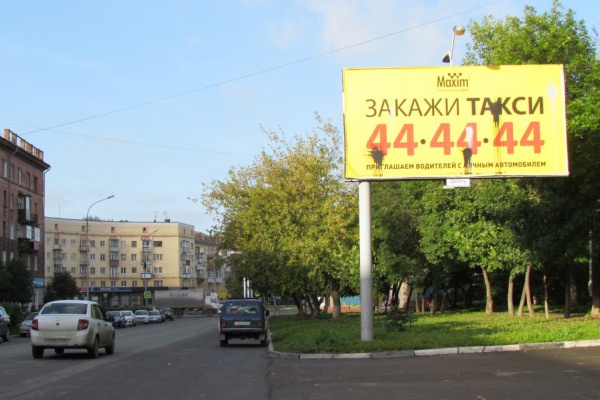 Поджоги машин, битье окон, порча рекламных баннеров! В Нижнем Тагиле зафиксированы массовые случаи вандализма в отношении служб заказа такси - Фото 1