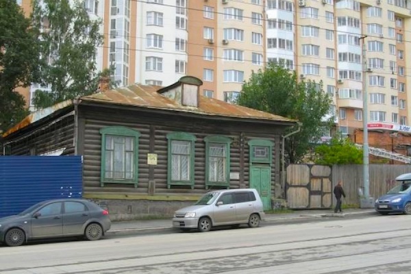 В Екатеринбурге сносят последний старинный дом на нечетной стороне улицы Радищева - Фото 1