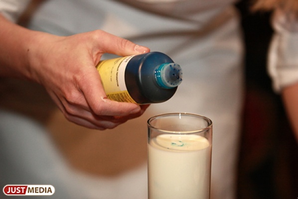 В екатеринбургских подъездах появились холодильники с молоком - Фото 1