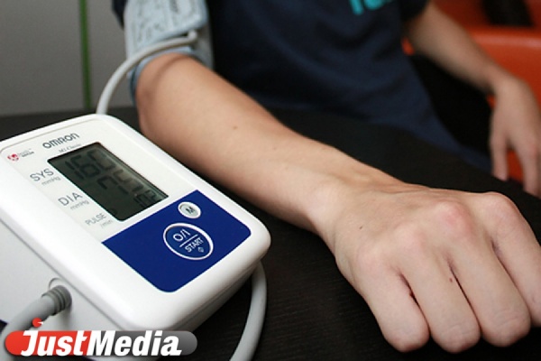 Екатеринбуржцы завтра смогут бесплатно проверить свое давление и уберечься от инсульта - Фото 1