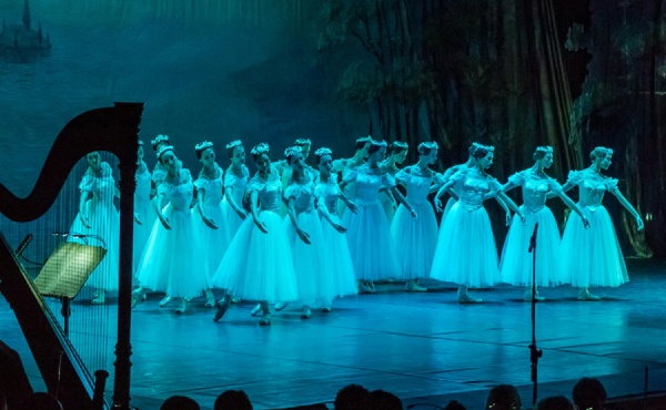 В Екатеринбургском театре оперы и балета в праздники главную партию в «Жизели» исполнит солистка Мариинки - Фото 1