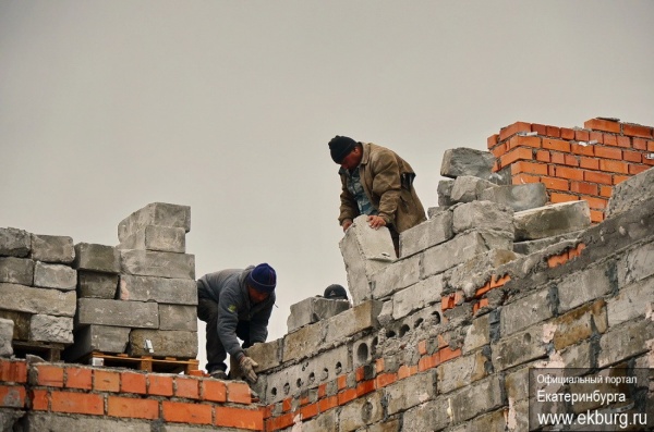 В Екатеринбурге снесли еще один многоквартирник недобросовестного застройщика Воробьева - Фото 1
