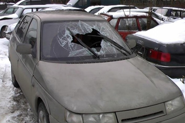 В Первоуральске пьяный водитель «прокатил» на капоте инспектора ДПС - Фото 1