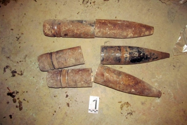 В Среднеуральске в подвале дома нашли 12 снарядов - Фото 1