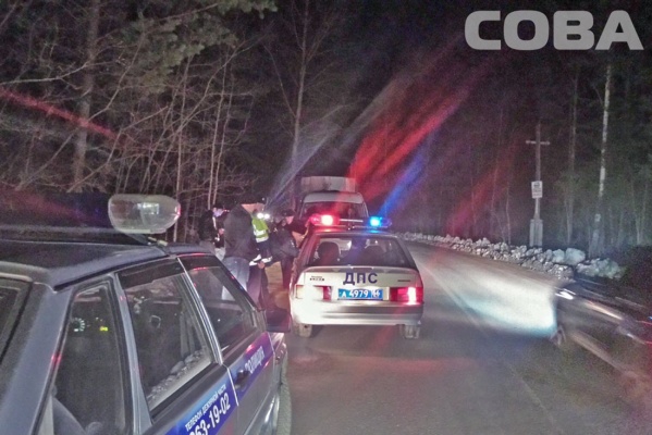 Возле Ганиной Ямы отчаянный пешеход попытался перебежать дорогу перед фурой, но не успел. ФОТО - Фото 1