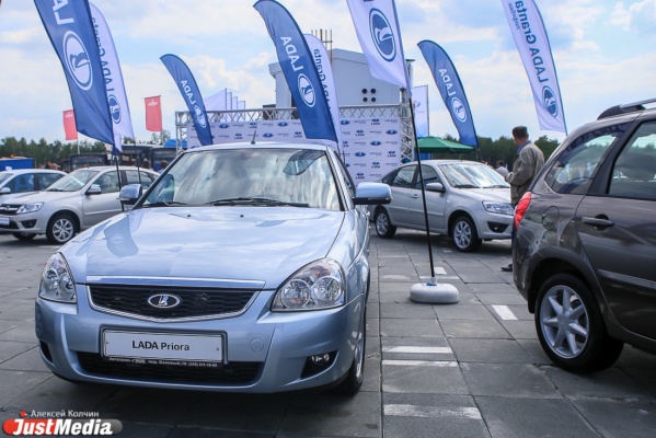 «АвтоВАЗ» зарегистрировал первый за полтора года рост продаж - Фото 1