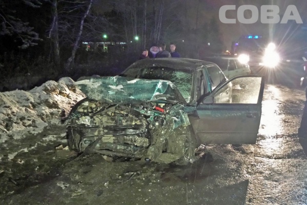 В Шарташе Митсубиси протаранил Хендэ на встречке. Погибла женщина. ФОТО - Фото 1
