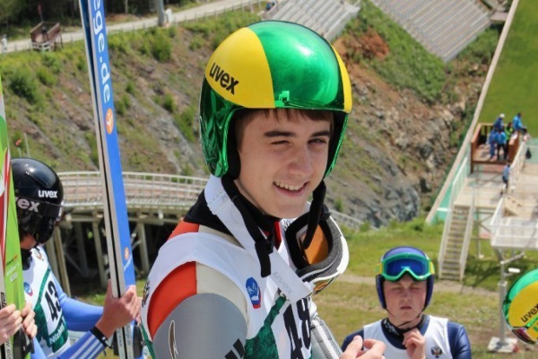 В Кубке Мира по прыжкам на лыжах на горе Долгая примет участие свердловчанин - Фото 1