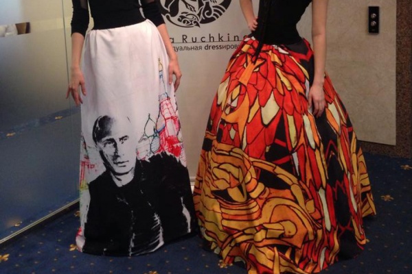 Дизайнер Нина Ручкина презентовала «патриотическое» платье с Путиным - Фото 1