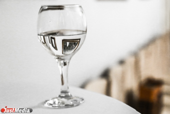 Свердловские эксперты предрекают волну паленой водки - Фото 1