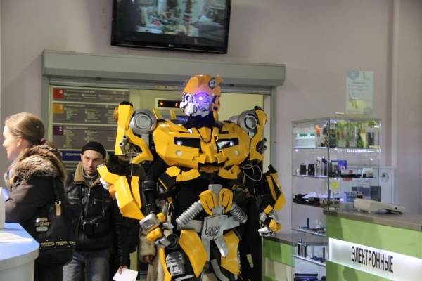 В Екатеринбурге робот парализовал работу торгового центра - Фото 1