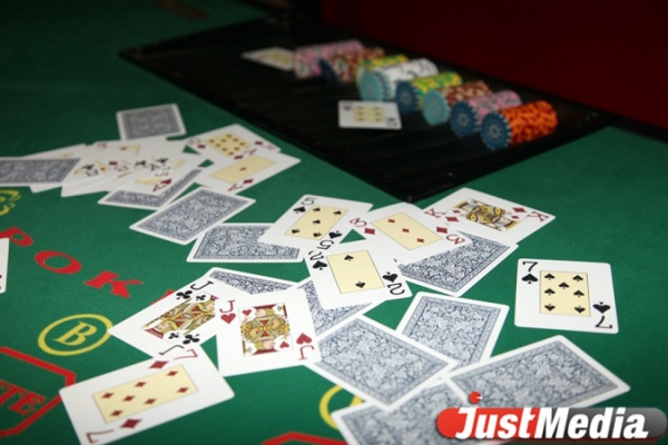 Полиция закрыла нелегальный покерный клуб на ЖБИ - Фото 1