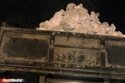 «Даже сесть за руль не мог!» В Екатеринбурге пьяный водитель самосвала, груженого снегом, чуть не снес легковушку около полпредства