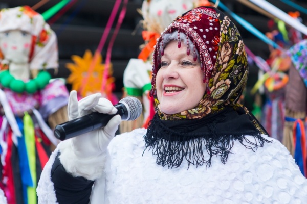 В Екатеринбурге все желающие смогли сделать селфи с масленицей - Фото 1