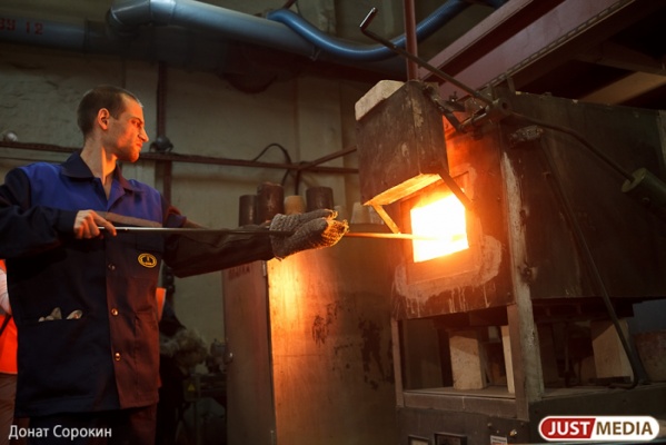 Кризис заставил работать вполсилы более 10 тысяч сотрудников свердловских предприятий - Фото 1