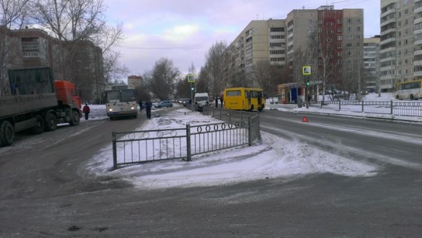 На Елизавете лоб в лоб столкнулись маршрутка и автобус