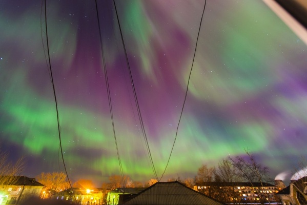 «Нашествие инопланетян? Белая горячка?» Северное сияние над Уралом одновременно и напугало, и порадовало екатеринбуржцев