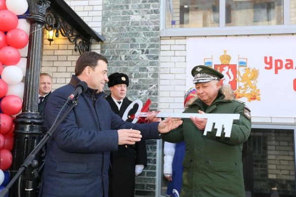 Пиар-блок Куйвашева подставил своего шефа. Губернаторский дом для подводников оказался в два раза меньше, а люди в нем живут уже год