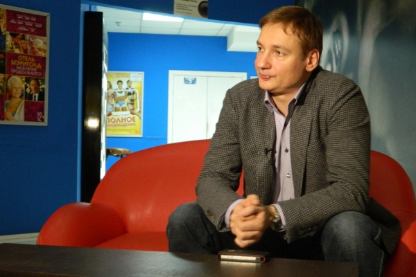Две недели на сценарий. Павел Санаев презентовал в Екатеринбурге свой новый фильм «Полное превращение»