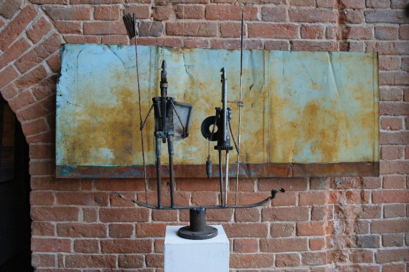 Немецкий художник создал скульптуры из инструментов уральского мастера - Фото 1