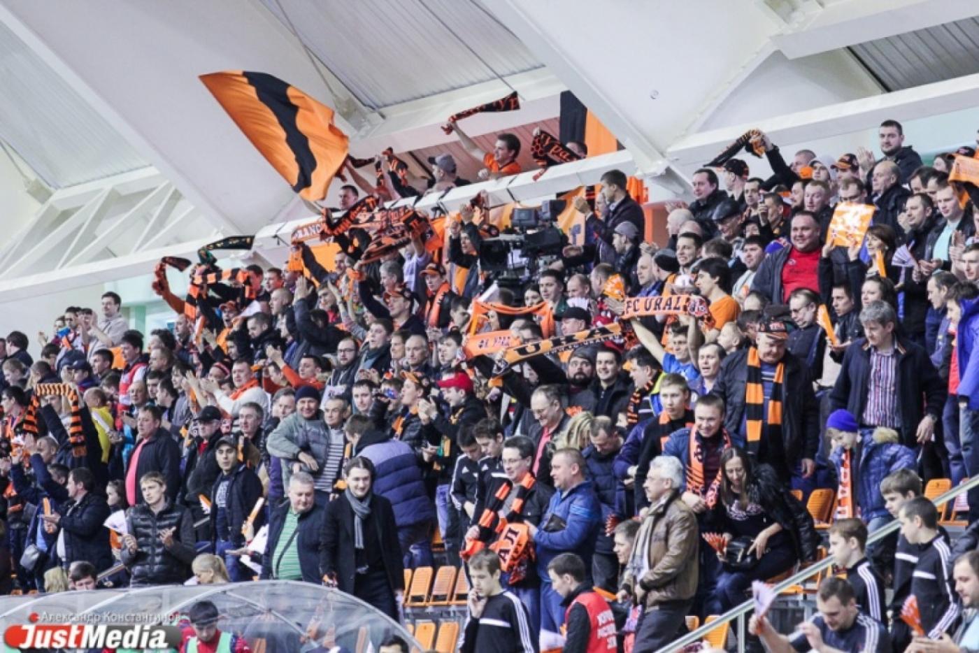 Футбольный комментатор Василий Уткин назвал домашнее поле «Урала» хлевом - Фото 1