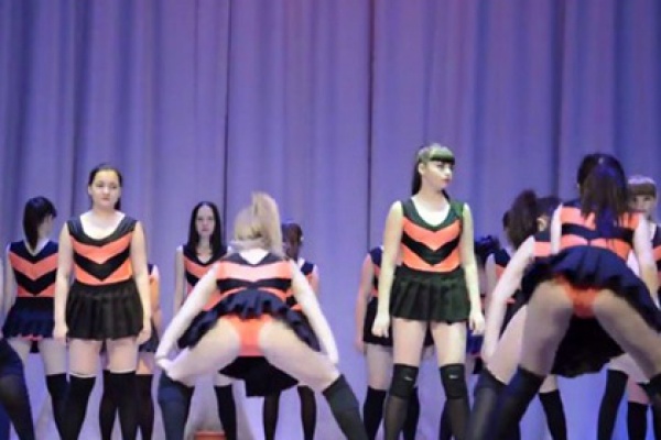 Власти Оренбурга собрали срочное совещание из-за танца «пчелок» - Фото 1