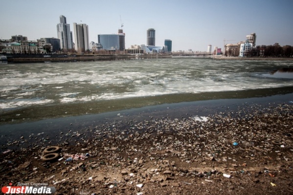 Летом русло Исети будут чистить два раза в неделю