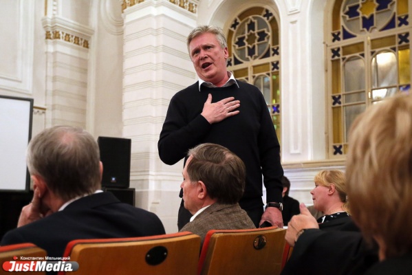 «Меня сделали обычным преподавателем». Основатель свердловского хорового колледжа собирается через суд вернуть должность, которой его лишили