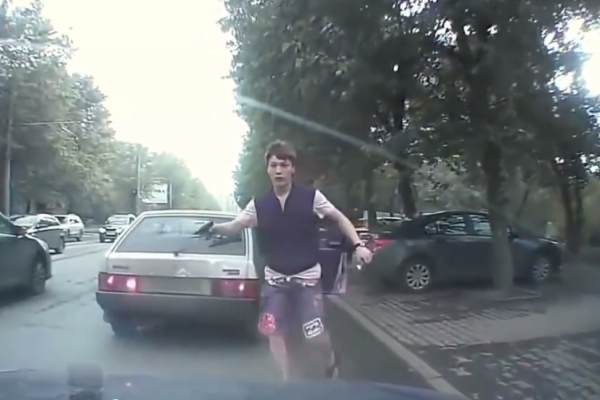 Хулиган с Пионерки Игорь Новоселов не хочет сидеть в тюрьме. ВИДЕО