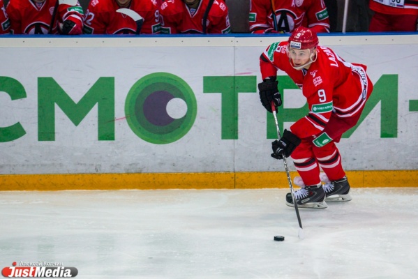  ХК «Автомобилист» распродаст свои новогодние свитера, чтобы помочь трехмесячной Диане Отрадновой