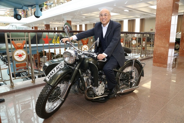 «Такие коллекции сохраняют мир во всем мире». Делегация дипломатов КНР высоко оценила экспозицию Музея военной техники УГМК