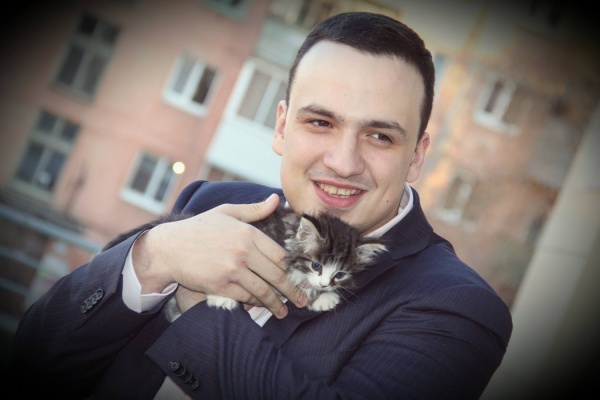 «Мимимишное ЖКХ». Ионин встретился с пушистым тезкой, появившимся на свет в серовском бараке 