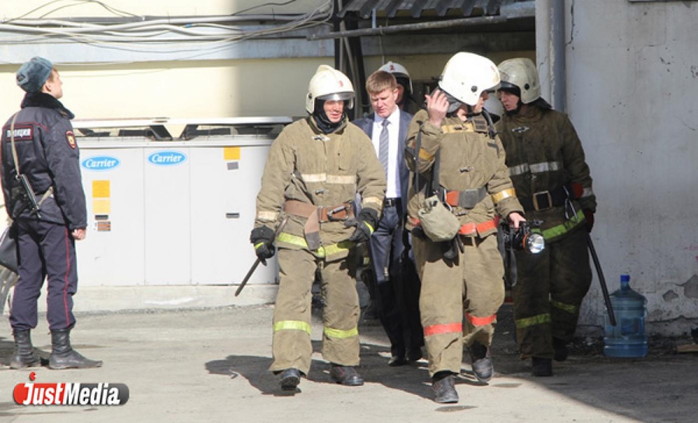 На Вторчермете ночью загорелся балкон многоэтажки  - Фото 1