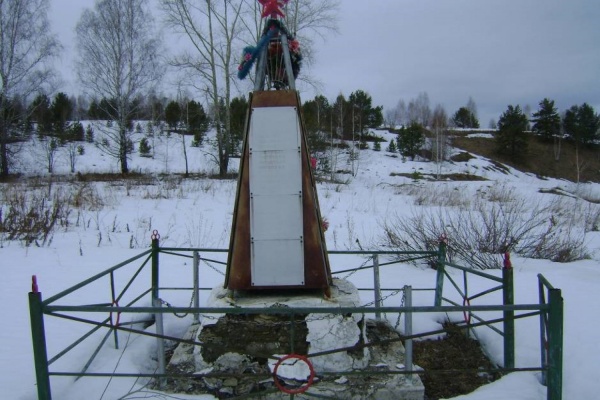 Власти Ачита привели в порядок памятники Героям войны только после вмешательства прокуратуры. ФОТО ДО И ПОСЛЕ