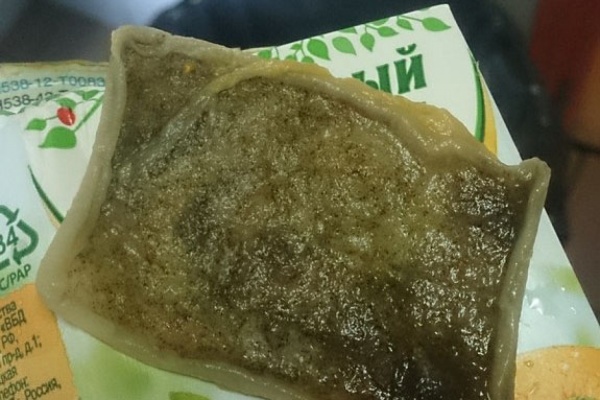 «Что-то тянущееся, как сопля». Сотрудники екатеринбургского кафе обнаружили в соке неизвестную субстанцию