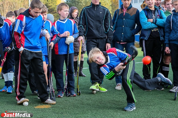 Екатеринбургские хоккеисты на траве «Динамо-Строитель» стали третьими на Чемпионате России