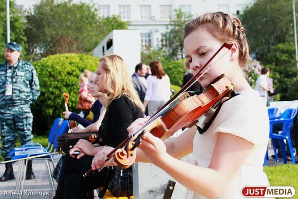 Жители Екатеринбурга выйдут на массовое патриотическое караоке