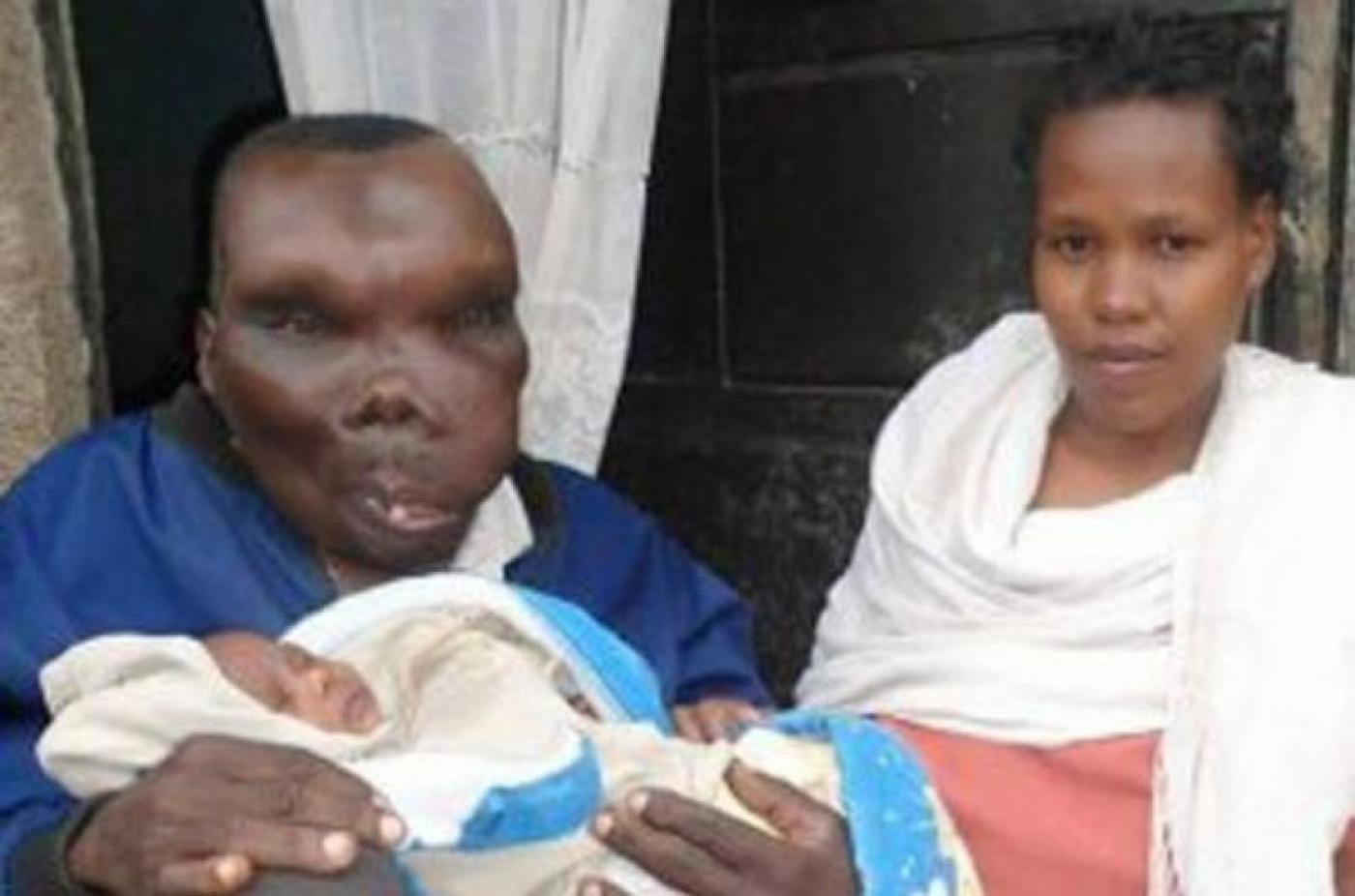 Обладатель титула «самый уродливый мужчина Уганды» стал отцом в восьмой раз - Фото 1